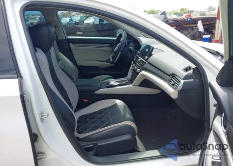 2020 Honda Accord Hybrid from USA, damaged, VIN 1HGCV3F10LA017946